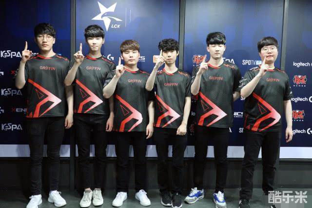 球尾劲足 球尾劲足